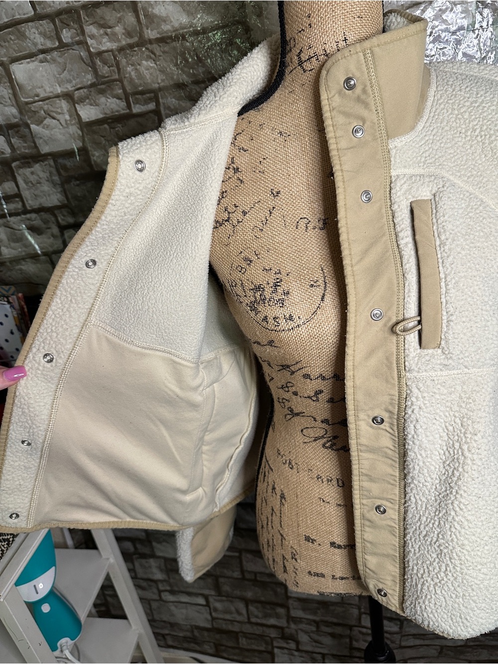 The North Face Women's Cream Sherpa Jacket with Tan Trim - Picture 6 of 14